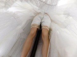 jackie o porcelain leg vieew